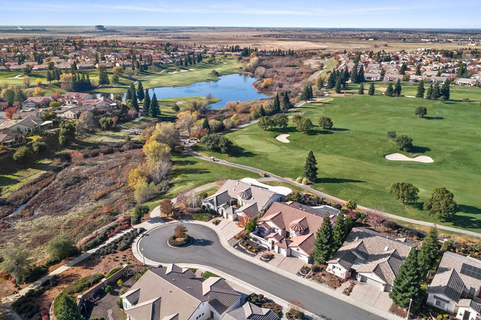 Aerial view of a residential neighborhood and golf course in Lincoln, California